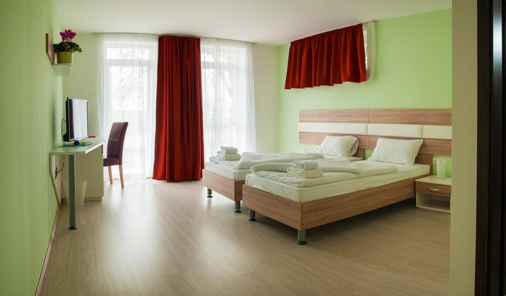 Hotel Pallone Balatonfured Room photo